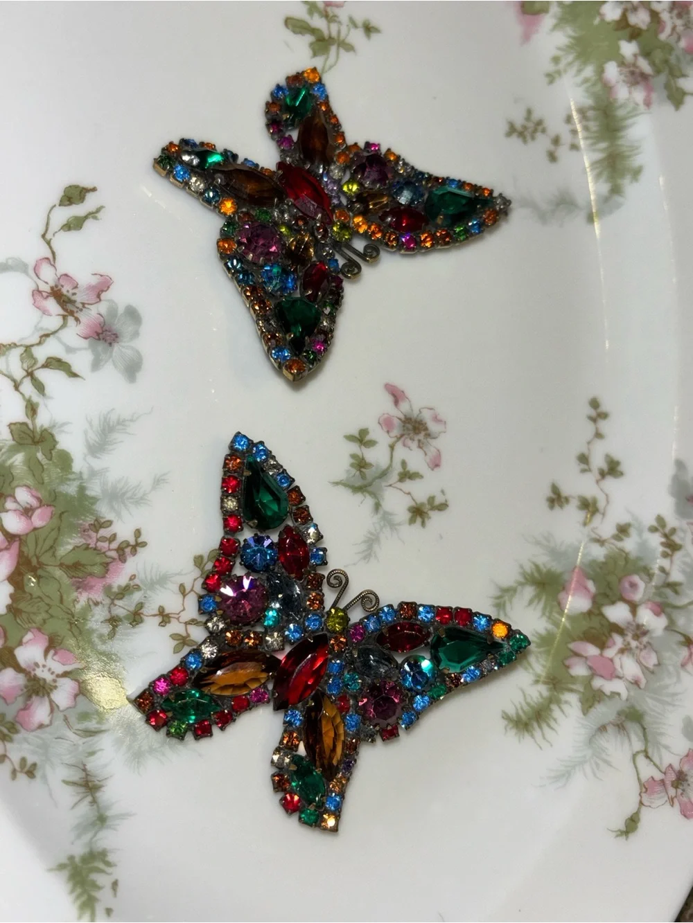 Vintage WEISS unsigned multicolor rhinestones butterfly brooch